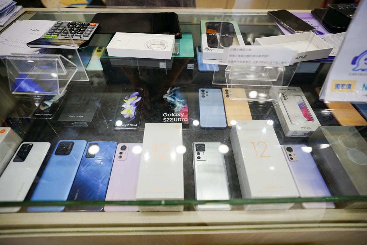 手機周邊｜台南 馬尼行動通訊（文賢店）手機門號辦理、手機新機購買、二手手機收購 手機、Switch抗藍光專利SGS藍光盾保護貼