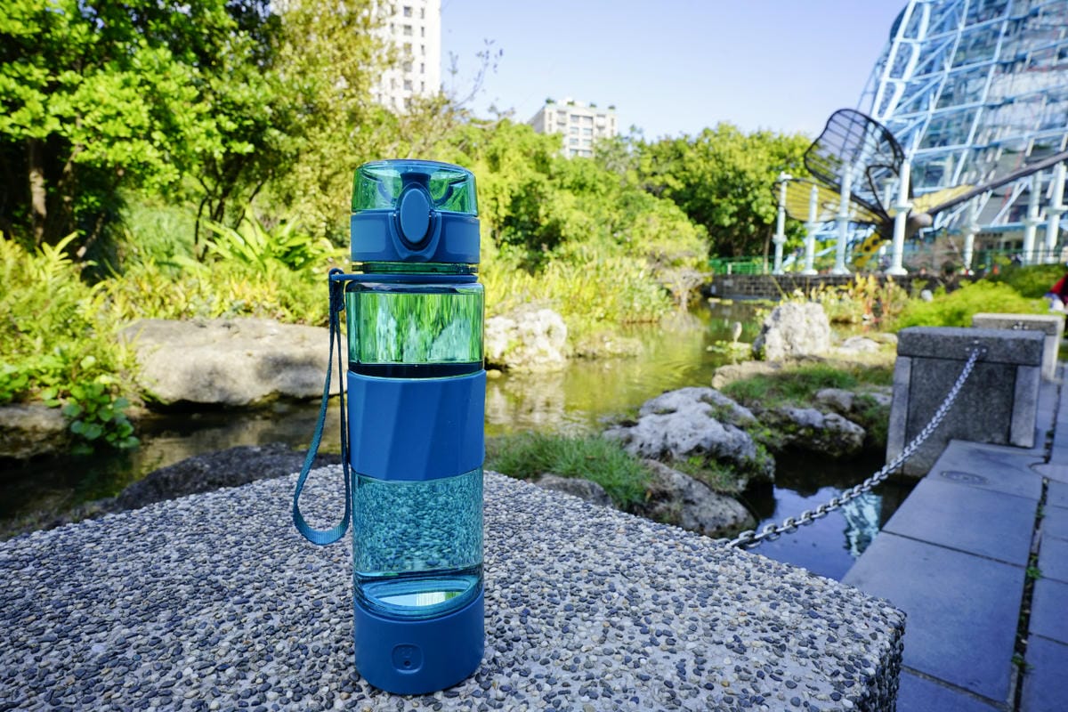 生活用品｜優淨水 USii 深紫外光抗菌水瓶 旅遊水壺推薦！除菌好水，外出旅遊好幫手~