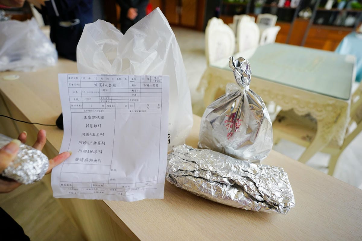 台南住宿｜台南親子飯店推薦！南科贊美酒店 一泊二食 體驗控窯、釣魚、採果、球池遊戲室，順遊景點推薦-頑皮世界餵動物