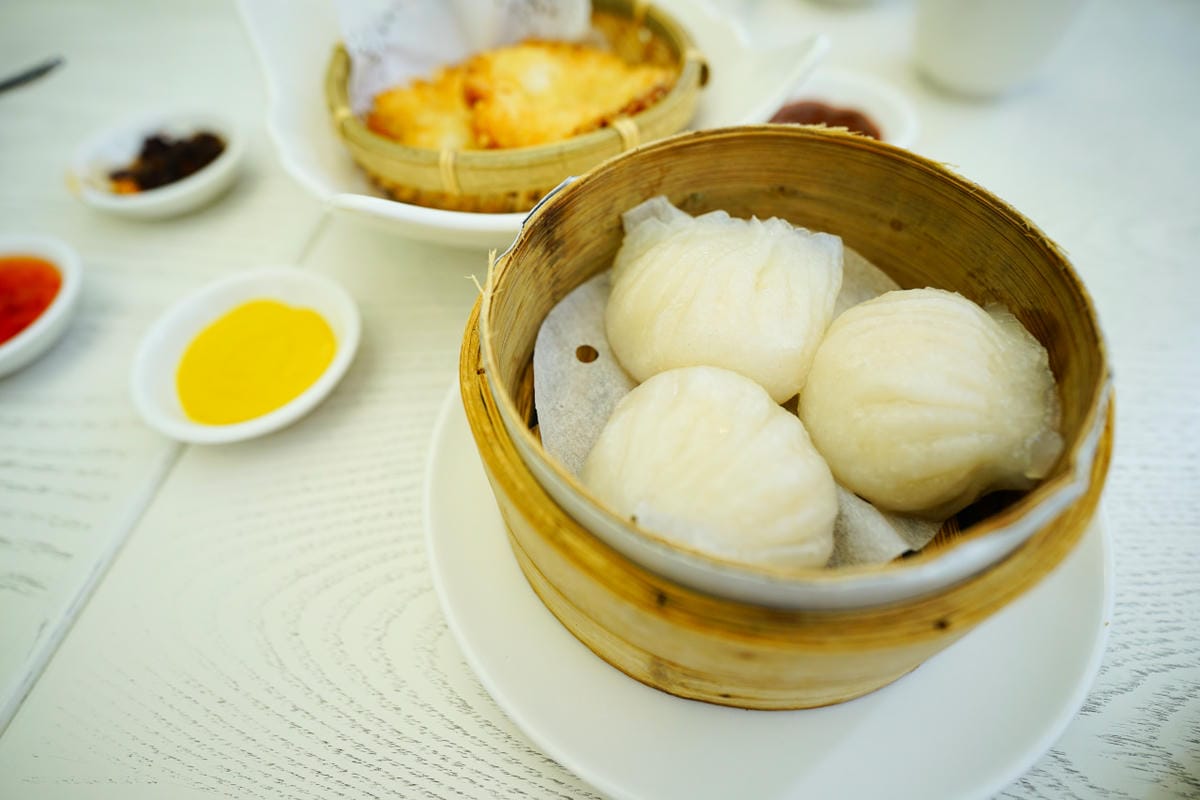 台南住宿｜台南親子飯店推薦！南科贊美酒店 一泊二食 體驗控窯、釣魚、採果、球池遊戲室，順遊景點推薦-頑皮世界餵動物