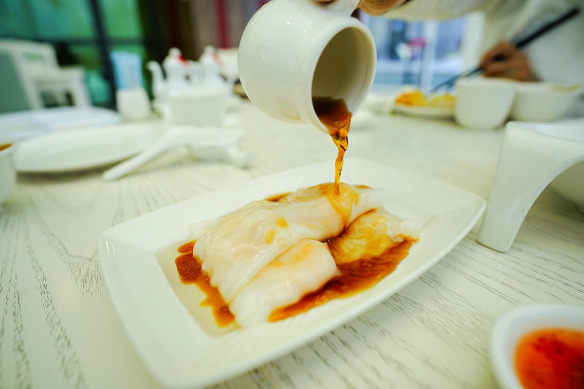 台南住宿｜台南親子飯店推薦！南科贊美酒店 一泊二食 體驗控窯、釣魚、採果、球池遊戲室，順遊景點推薦-頑皮世界餵動物