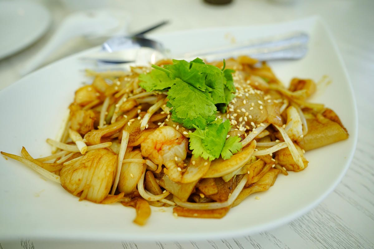 台南住宿｜台南親子飯店推薦！南科贊美酒店 一泊二食 體驗控窯、釣魚、採果、球池遊戲室，順遊景點推薦-頑皮世界餵動物