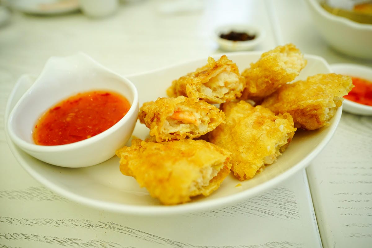 台南住宿｜台南親子飯店推薦！南科贊美酒店 一泊二食 體驗控窯、釣魚、採果、球池遊戲室，順遊景點推薦-頑皮世界餵動物