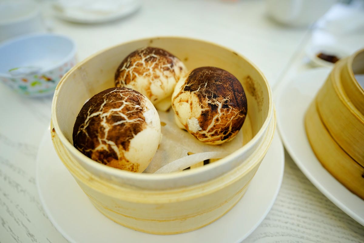 台南住宿｜台南親子飯店推薦！南科贊美酒店 一泊二食 體驗控窯、釣魚、採果、球池遊戲室，順遊景點推薦-頑皮世界餵動物