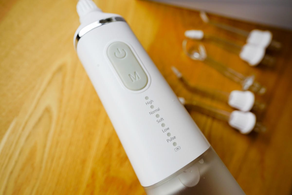 家電開箱｜無線手持沖牙機推薦！unicare沖牙機 牙齒清潔輔助好物推薦！