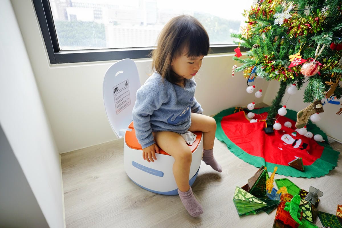 親子育兒|戒尿布好物推薦!LC全自動兒童馬桶 一鍵打包自動換袋、人體偵測會自動翻蓋 小孩外出旅遊的行動小馬桶推薦! - 第2張圖 親子育兒|戒尿布好物推薦!LC全自動兒童馬桶 一鍵打包自動換袋、人體偵測會自動翻蓋 小孩外出旅遊的行動小馬桶推薦!
