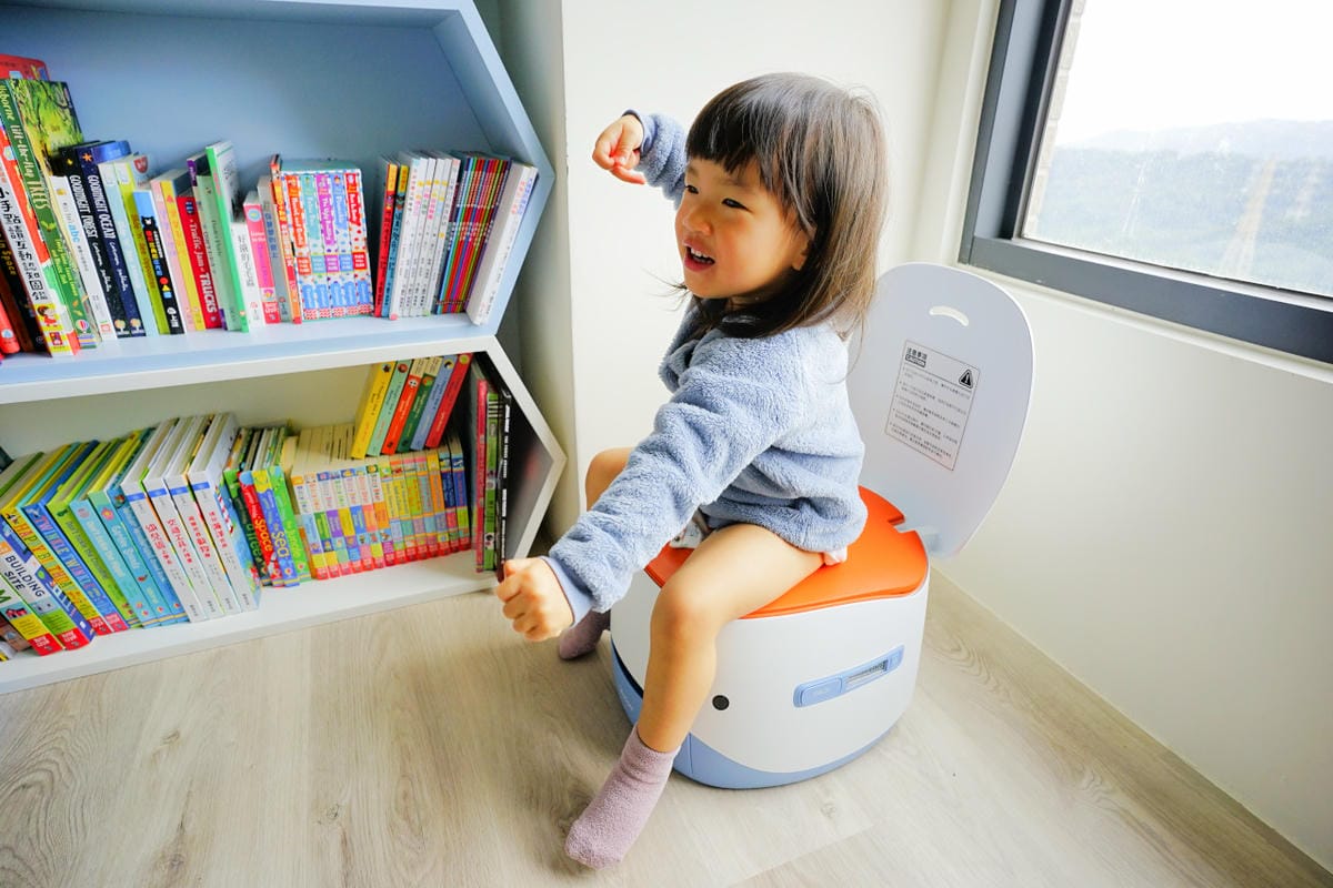 親子育兒|戒尿布好物推薦!LC全自動兒童馬桶 一鍵打包自動換袋、人體偵測會自動翻蓋 小孩外出旅遊的行動小馬桶推薦! - 第22張圖 親子育兒|戒尿布好物推薦!LC全自動兒童馬桶 一鍵打包自動換袋、人體偵測會自動翻蓋 小孩外出旅遊的行動小馬桶推薦!