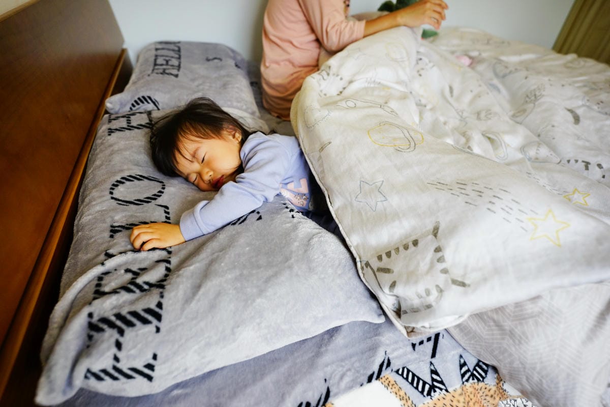 寢具｜德瑞克名床 石墨烯循環調溫被 保暖冬被推薦！導熱快、蓄熱佳 輕薄柔軟石墨烯被