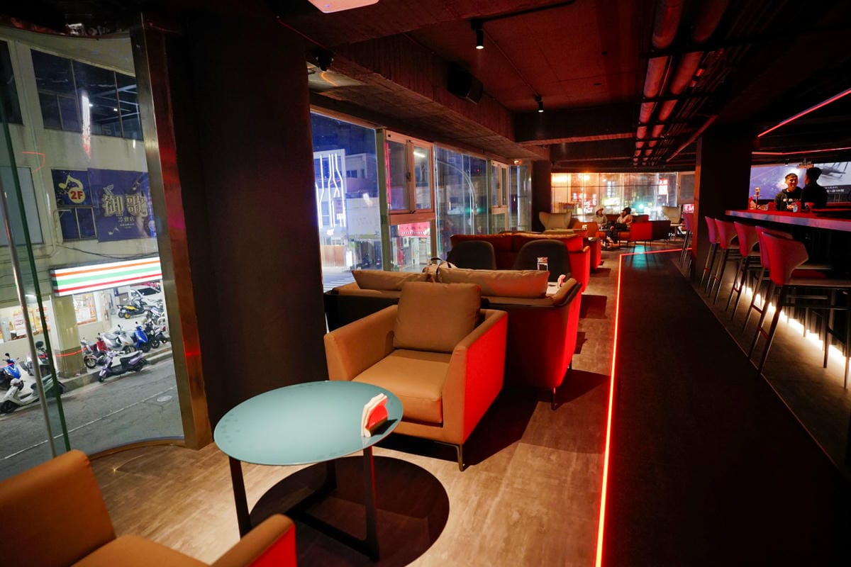 台南酒吧|台南地標酒吧 AXshisha 台南旗艦店 台南水煙酒吧、調酒推薦! - 第5張圖 台南酒吧|台南地標酒吧 AXshisha 台南旗艦店 台南水煙酒吧、調酒推薦!