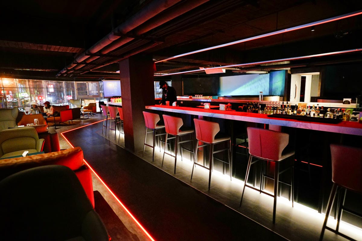 台南酒吧|台南地標酒吧 AXshisha 台南旗艦店 台南水煙酒吧、調酒推薦! - 第2張圖 台南酒吧|台南地標酒吧 AXshisha 台南旗艦店 台南水煙酒吧、調酒推薦!