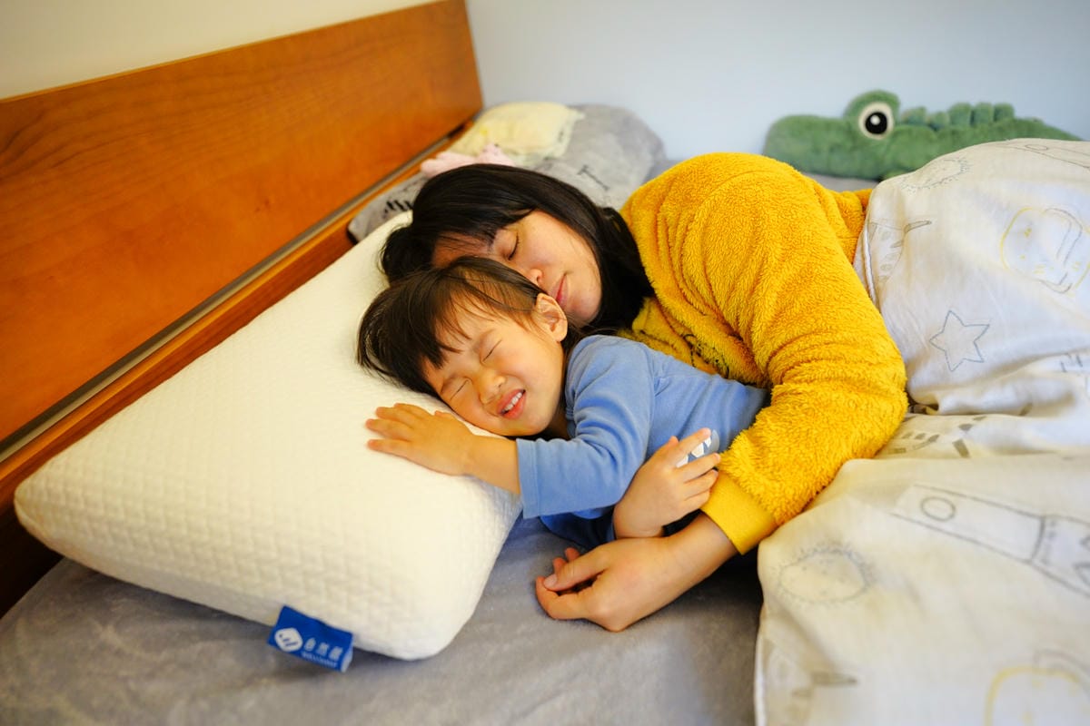 寢具｜一顆專為「釋放肩頸壓力」的枕頭！自然醒WELLSLEEP 重力枕