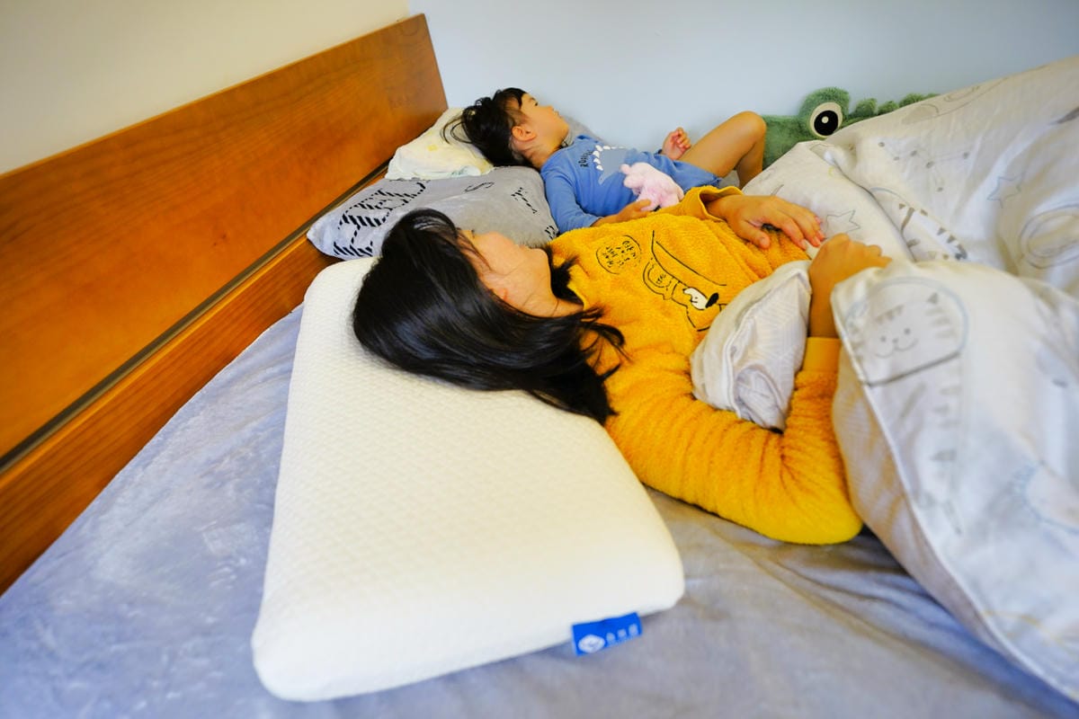寢具｜一顆專為「釋放肩頸壓力」的枕頭！自然醒WELLSLEEP 重力枕