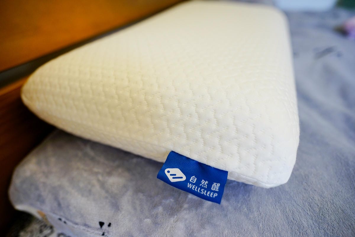 寢具｜一顆專為「釋放肩頸壓力」的枕頭！自然醒WELLSLEEP 重力枕