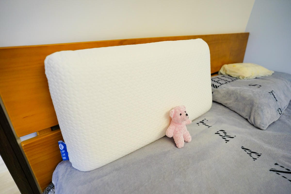 寢具｜一顆專為「釋放肩頸壓力」的枕頭！自然醒WELLSLEEP 重力枕
