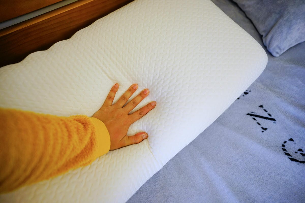 寢具｜一顆專為「釋放肩頸壓力」的枕頭！自然醒WELLSLEEP 重力枕