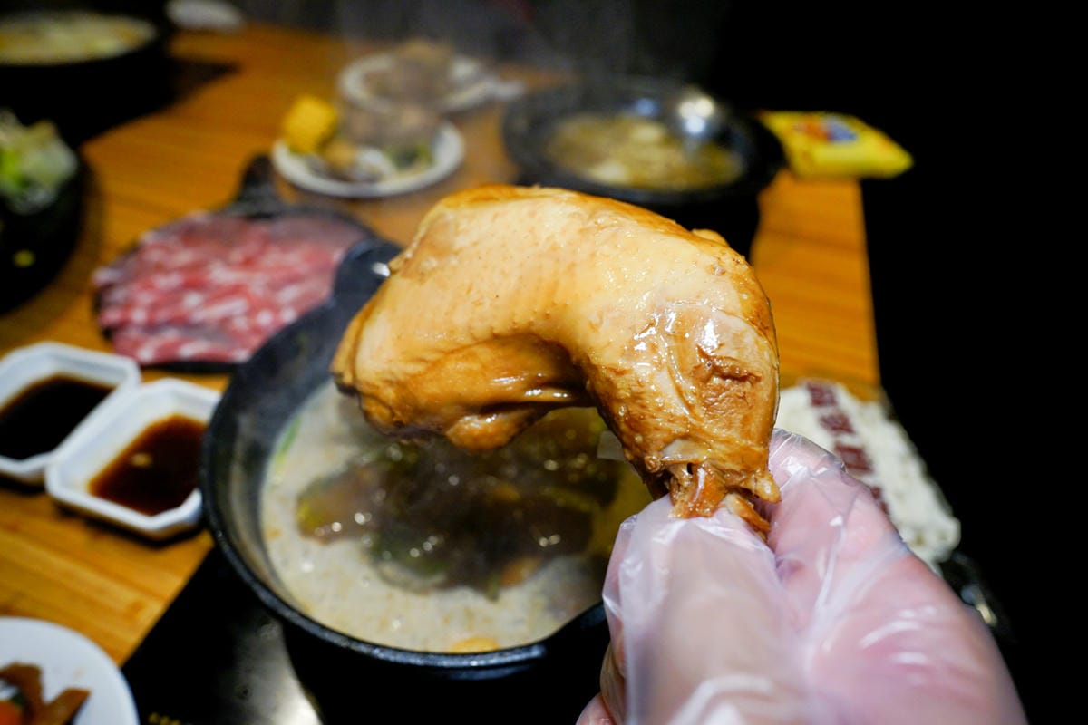 新北食記|林口超人氣排隊名店,一吃就圈粉的台式爆炒火鍋 狂一鍋 必回訪!林口昕境廣場美食推薦! - 第21張圖 新北食記|林口超人氣排隊名店,一吃就圈粉的台式爆炒火鍋 狂一鍋 必回訪!林口昕境廣場美食推薦!