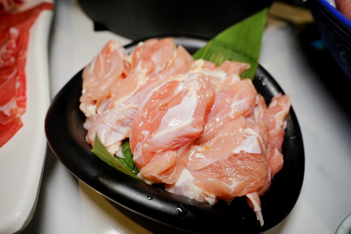 台北食記｜西門町超人氣排隊名店 肉多多大變身 肉多多火鍋（台北西門店）神級爆炒石頭湯+海陸爆擊餐推薦！