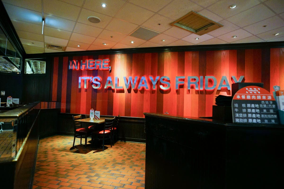 桃園食記|TGI FRIDAYS 情人節大餐!情人節還沒規劃好嗎?盤點不踩雷約會餐廳,寵愛情人的腹餓帶,想來場最浪漫的情人節,就選中壢大江購物中心! - 第3張圖 桃園食記|TGI FRIDAYS 情人節大餐!情人節還沒規劃好嗎?盤點不踩雷約會餐廳,寵愛情人的腹餓帶,想來場最浪漫的情人節,就選中壢大江購物中心!