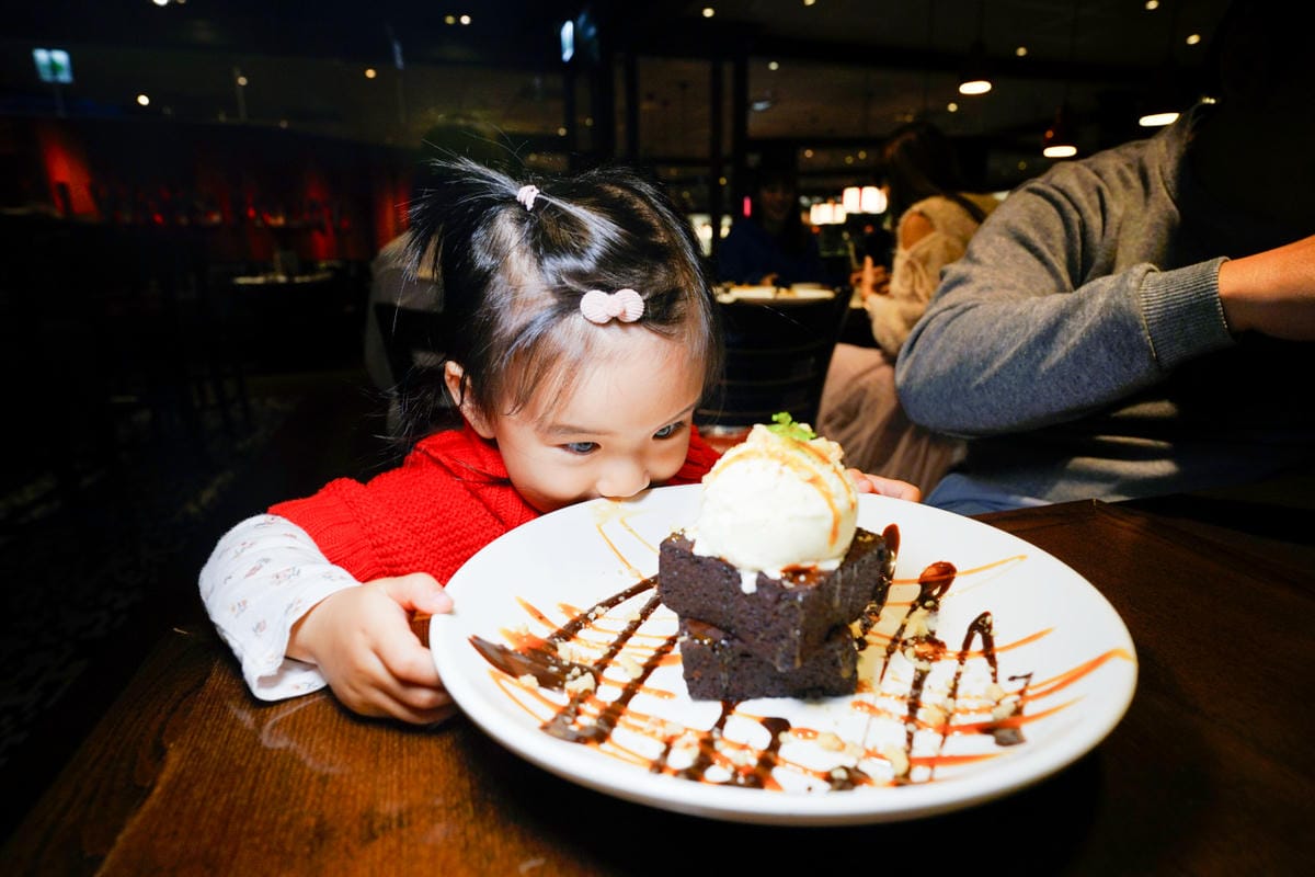 桃園食記|TGI FRIDAYS 情人節大餐!情人節還沒規劃好嗎?盤點不踩雷約會餐廳,寵愛情人的腹餓帶,想來場最浪漫的情人節,就選中壢大江購物中心! - 第17張圖 桃園食記|TGI FRIDAYS 情人節大餐!情人節還沒規劃好嗎?盤點不踩雷約會餐廳,寵愛情人的腹餓帶,想來場最浪漫的情人節,就選中壢大江購物中心!
