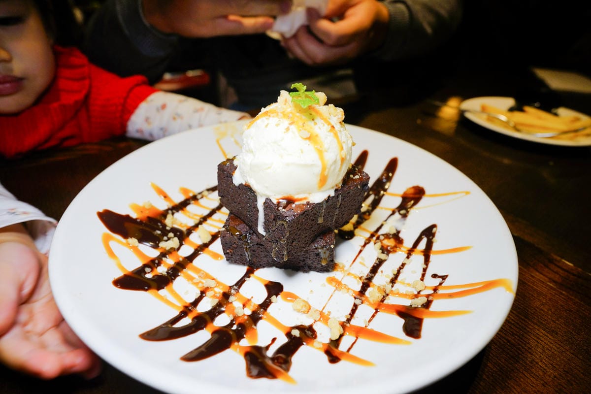 桃園食記|TGI FRIDAYS 情人節大餐!情人節還沒規劃好嗎?盤點不踩雷約會餐廳,寵愛情人的腹餓帶,想來場最浪漫的情人節,就選中壢大江購物中心! - 第18張圖 桃園食記|TGI FRIDAYS 情人節大餐!情人節還沒規劃好嗎?盤點不踩雷約會餐廳,寵愛情人的腹餓帶,想來場最浪漫的情人節,就選中壢大江購物中心!