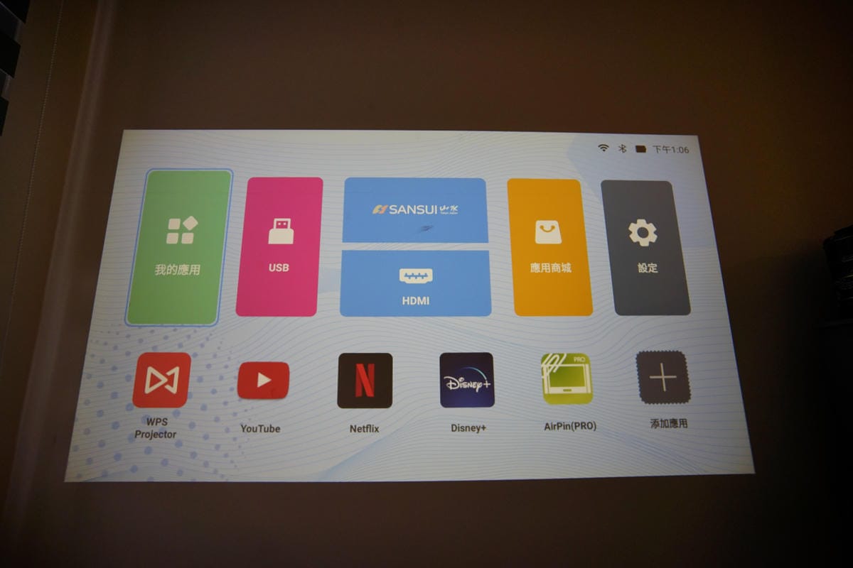 3C開箱｜露營用投影機推薦！【SANSUI 山水】微型投影機SPJ-WD 安卓IOS雙系統鏡射、高亮度450ANSI流明、自動對焦 白天夜晚清晰投影，家庭劇院開張囉~