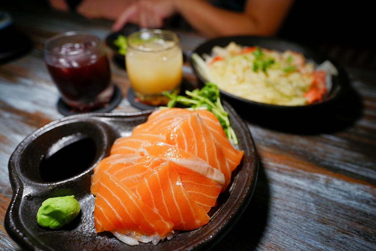 新北食記｜板橋居酒屋推薦！老串角居酒屋（板橋中山店）美味串燒、白醬海鮮烏龍麵 板橋聚餐餐廳推薦~