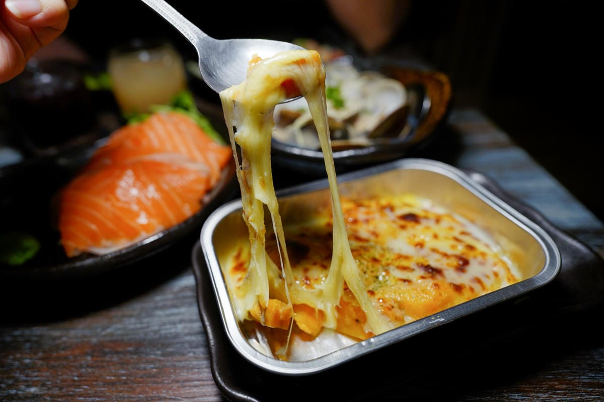 新北食記｜板橋居酒屋推薦！老串角居酒屋（板橋中山店）美味串燒、白醬海鮮烏龍麵 板橋聚餐餐廳推薦~