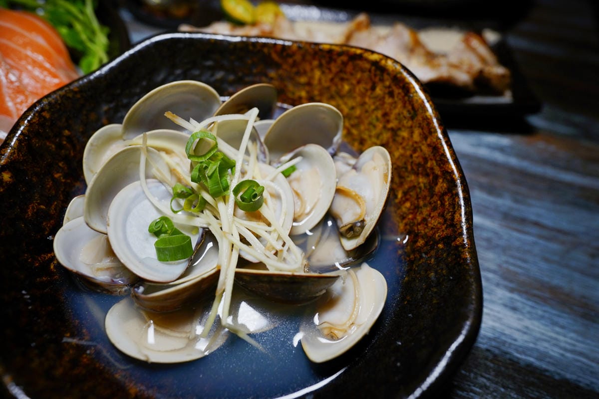 新北食記｜板橋居酒屋推薦！老串角居酒屋（板橋中山店）美味串燒、白醬海鮮烏龍麵 板橋聚餐餐廳推薦~