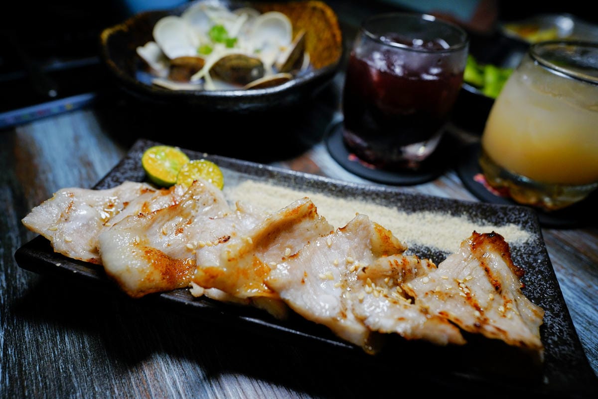 新北食記｜板橋居酒屋推薦！老串角居酒屋（板橋中山店）美味串燒、白醬海鮮烏龍麵 板橋聚餐餐廳推薦~