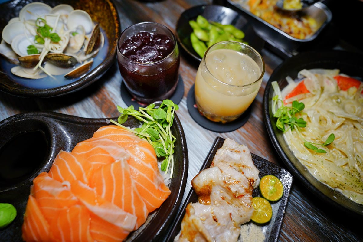 新北食記｜板橋居酒屋推薦！老串角居酒屋（板橋中山店）美味串燒、白醬海鮮烏龍麵 板橋聚餐餐廳推薦~