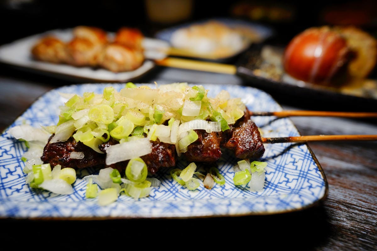 新北食記｜板橋居酒屋推薦！老串角居酒屋（板橋中山店）美味串燒、白醬海鮮烏龍麵 板橋聚餐餐廳推薦~