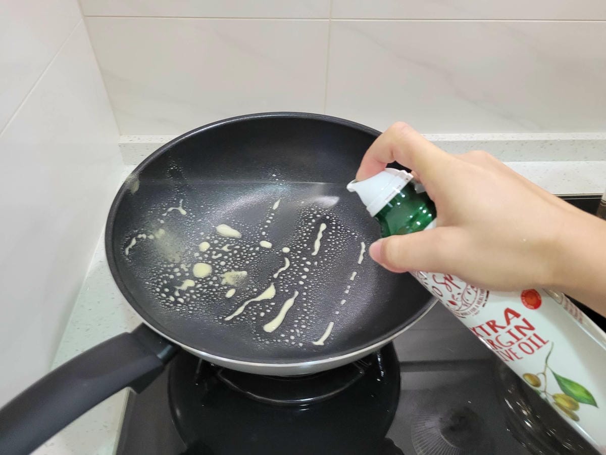 料理｜全聯【義大利Vivo Spray】噴霧油 家常菜料理油推薦特級冷壓100%橄欖油，氣炸推薦使用玄米油！