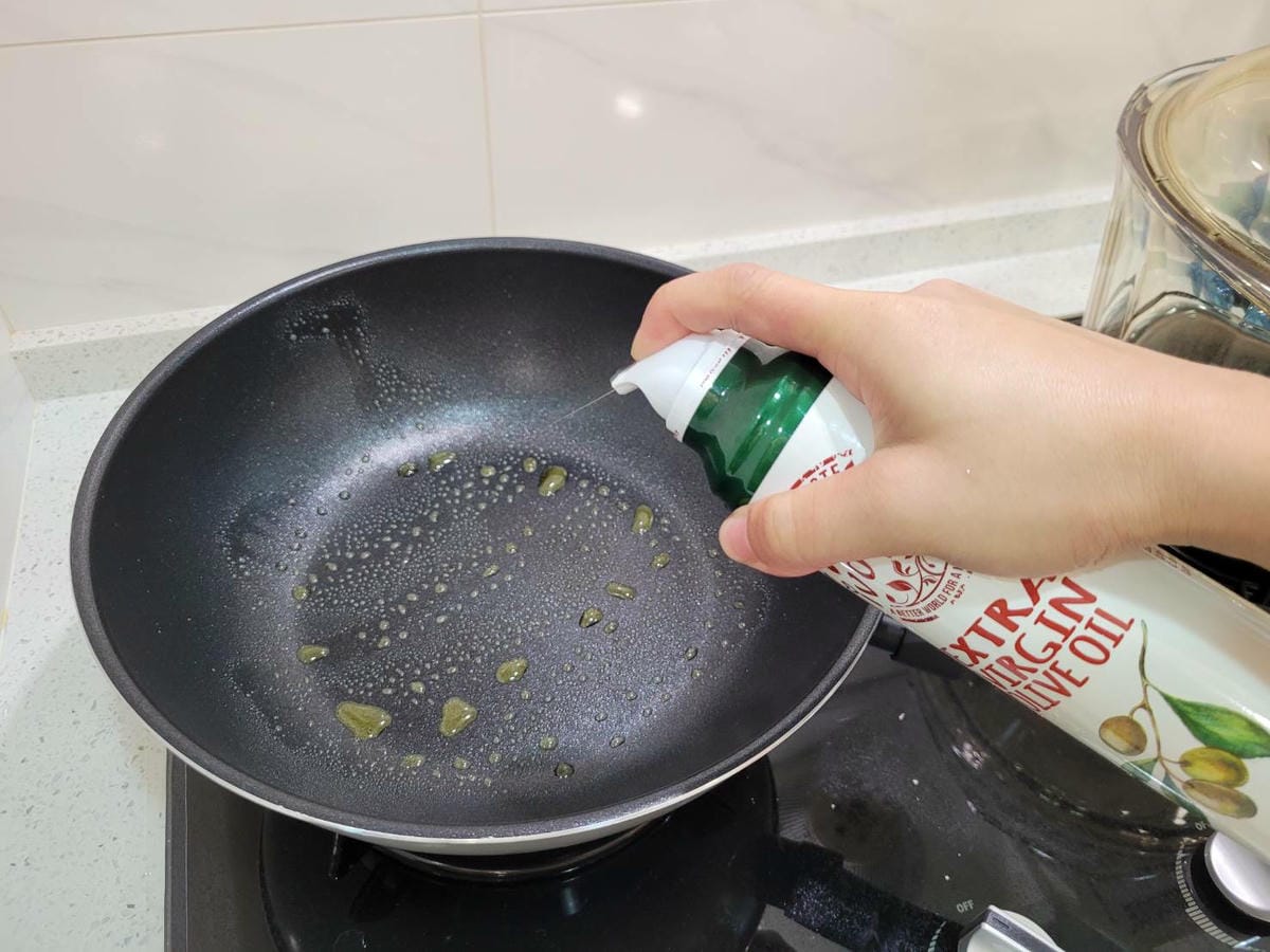 料理｜全聯【義大利Vivo Spray】噴霧油 家常菜料理油推薦特級冷壓100%橄欖油，氣炸推薦使用玄米油！