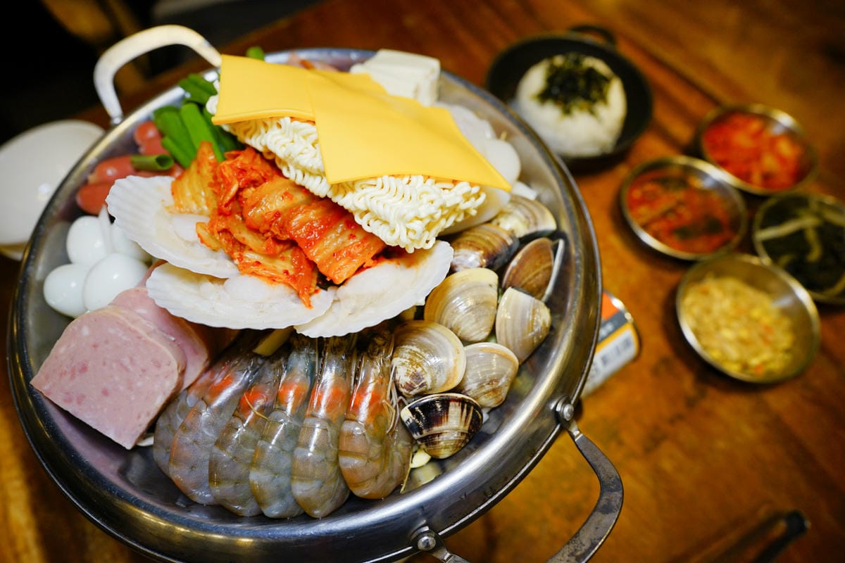 新北食記|最潮韓鍋 林口最強辛韓道-新韓式時尚鍋料理(林口昕境店) 道地部隊鍋、韓式魚板 - 第10張圖 新北食記|最潮韓鍋 林口最強辛韓道-新韓式時尚鍋料理(林口昕境店) 道地部隊鍋、韓式魚板