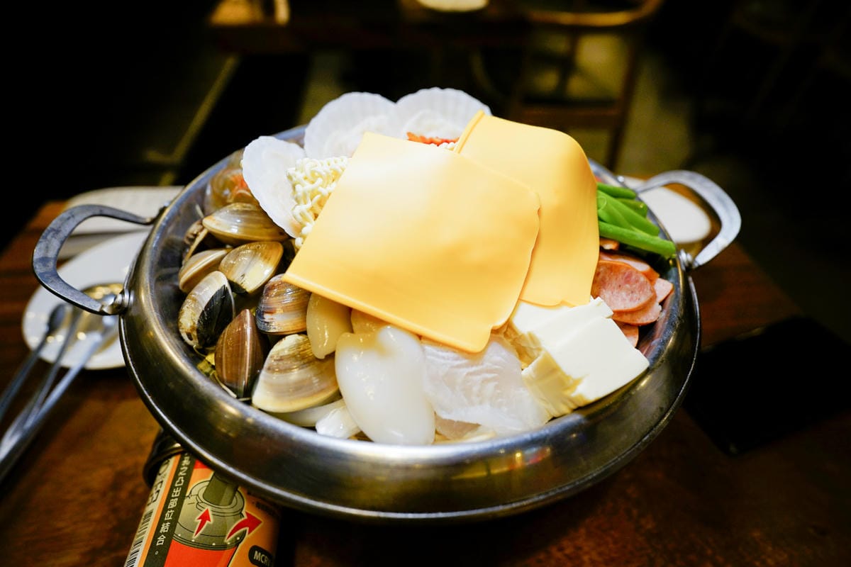新北食記|最潮韓鍋 林口最強辛韓道-新韓式時尚鍋料理(林口昕境店) 道地部隊鍋、韓式魚板 - 第13張圖 新北食記|最潮韓鍋 林口最強辛韓道-新韓式時尚鍋料理(林口昕境店) 道地部隊鍋、韓式魚板