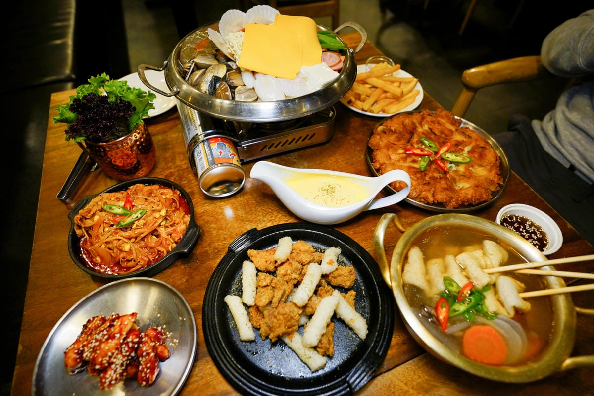 新北食記|最潮韓鍋 林口最強辛韓道-新韓式時尚鍋料理(林口昕境店) 道地部隊鍋、韓式魚板 - 第1張圖 新北食記|最潮韓鍋 林口最強辛韓道-新韓式時尚鍋料理(林口昕境店) 道地部隊鍋、韓式魚板