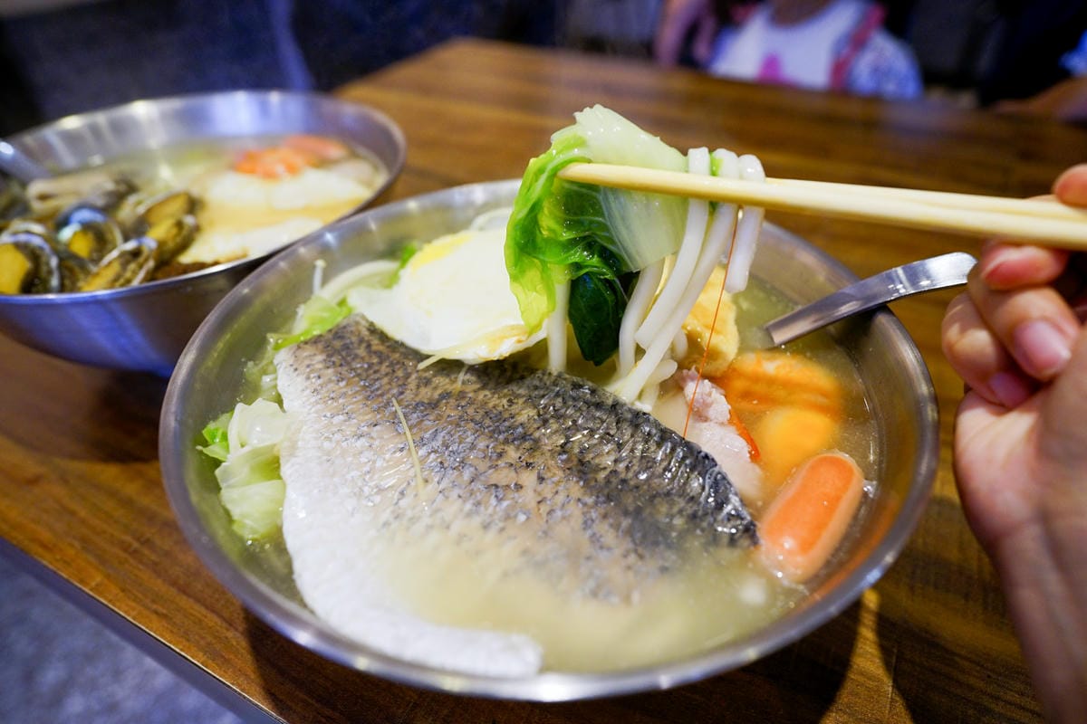 桃園食記｜林口長庚鍋燒麵 金旺旺鍋燒麵 超澎湃海陸鍋燒意麵 龜山鍋燒麵推薦！