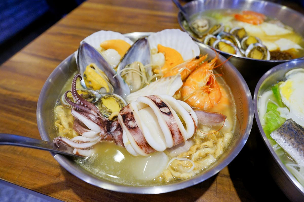 桃園食記｜林口長庚鍋燒麵 金旺旺鍋燒麵 超澎湃海陸鍋燒意麵 龜山鍋燒麵推薦！