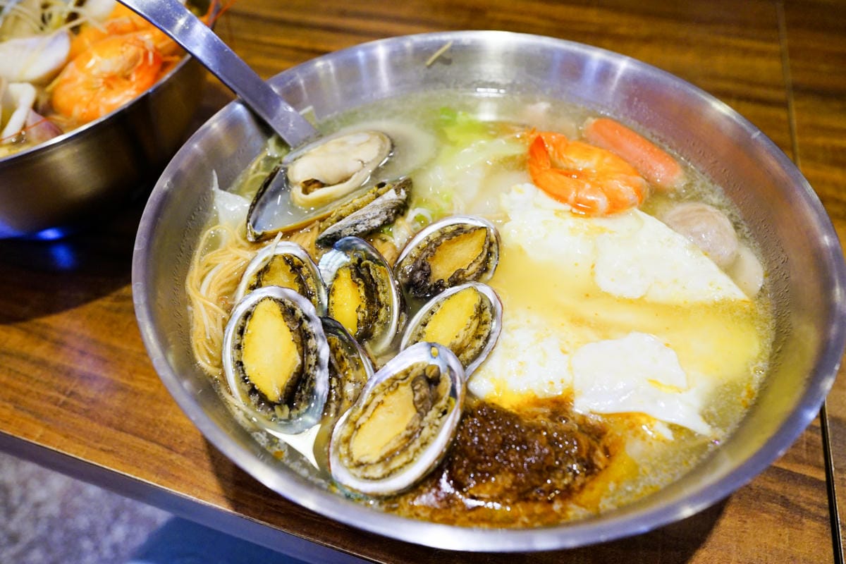 桃園食記｜林口長庚鍋燒麵 金旺旺鍋燒麵 超澎湃海陸鍋燒意麵 龜山鍋燒麵推薦！