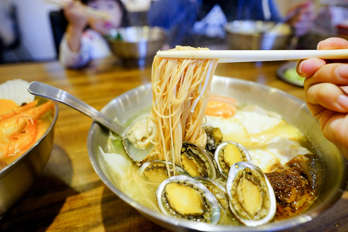 桃園食記｜林口長庚鍋燒麵 金旺旺鍋燒麵 超澎湃海陸鍋燒意麵 龜山鍋燒麵推薦！
