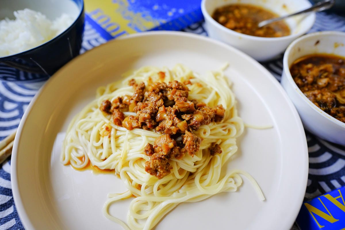 料理｜常溫保存、加熱即食料理包推薦！邊福食品 邊老大黏嘴原味肉燥、銷魂麻辣肉燥、家傳秘制炸醬麵、暖心酸辣湯