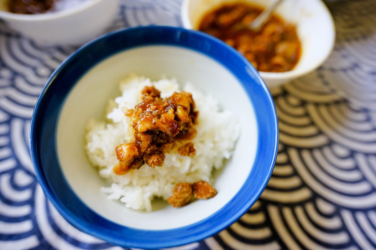 料理｜常溫保存、加熱即食料理包推薦！邊福食品 邊老大黏嘴原味肉燥、銷魂麻辣肉燥、家傳秘制炸醬麵、暖心酸辣湯