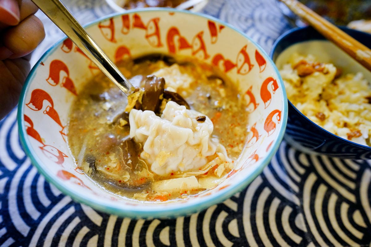 料理｜常溫保存、加熱即食料理包推薦！邊福食品 邊老大黏嘴原味肉燥、銷魂麻辣肉燥、家傳秘制炸醬麵、暖心酸辣湯
