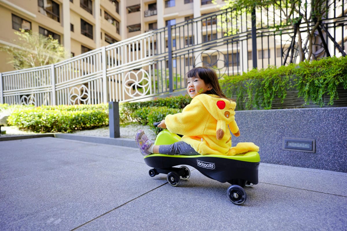 親子育兒｜KIDMATE孩子王玩具 比滑步車更好玩的城市健身扭扭車 兒童放電好物推薦！懷舊扭扭車-玩具車推薦！