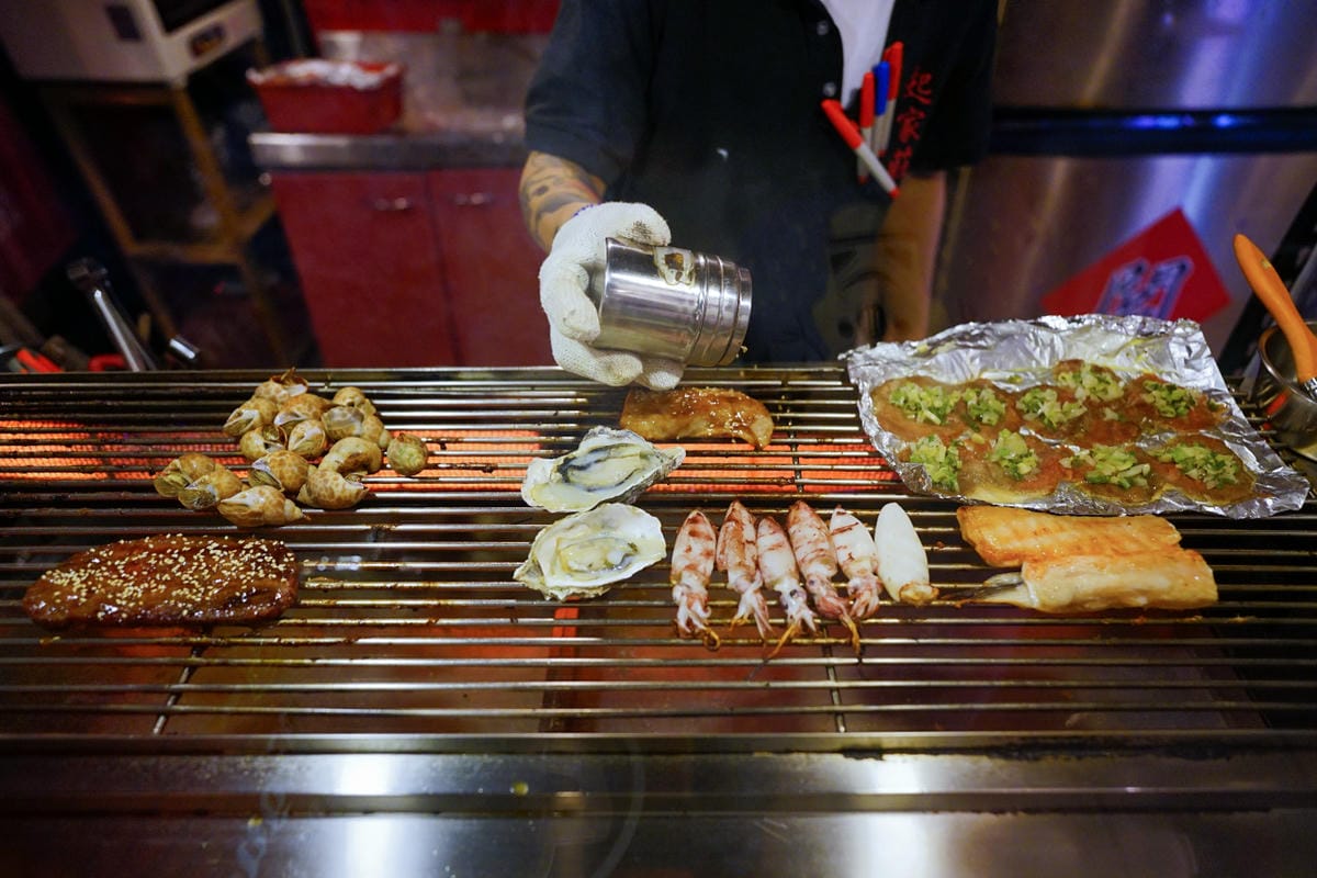 台北食記｜士林夜市美食推薦！起家莊雞老闆（士林店）當月壽星優惠消費滿$1800就送桶仔雞！