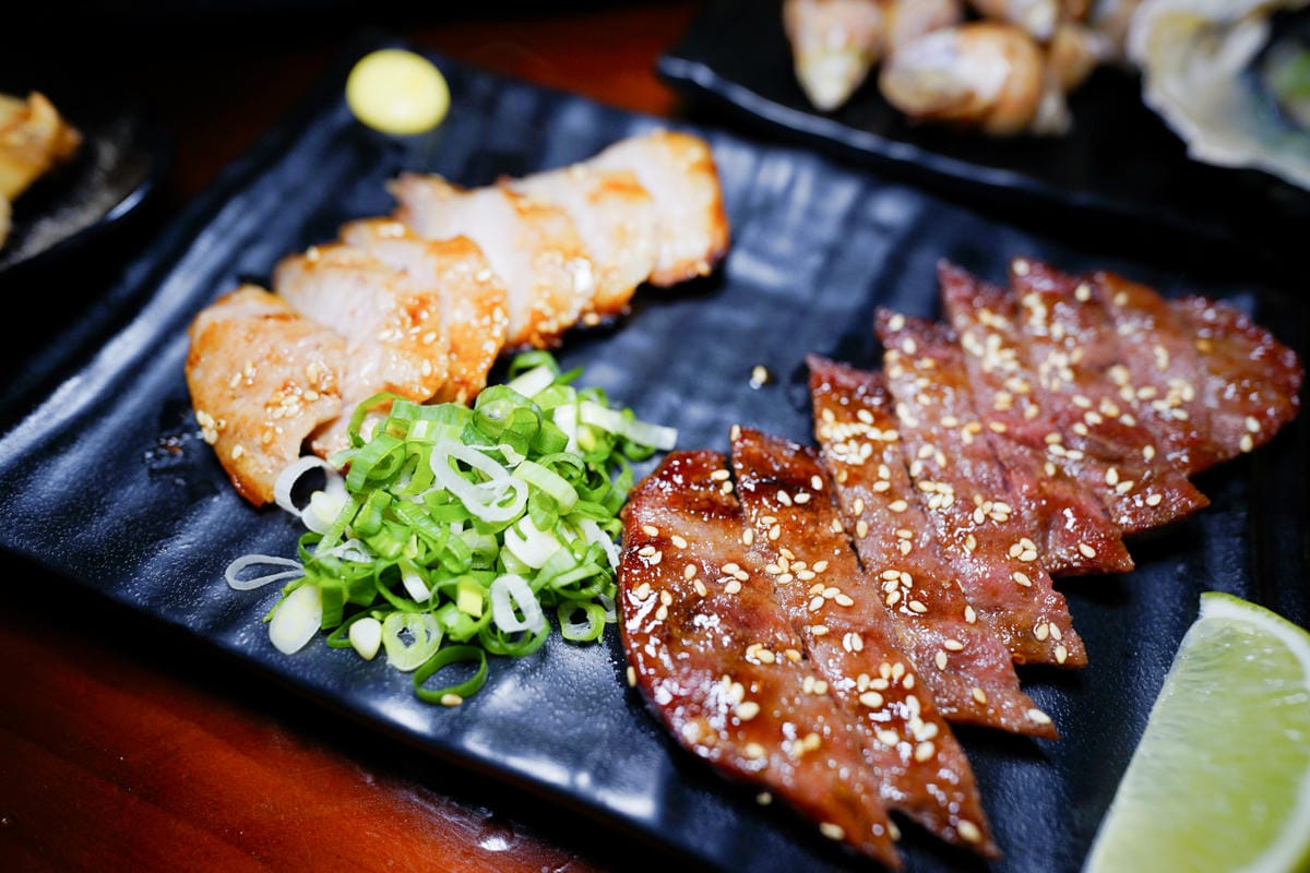 台北食記｜士林夜市美食推薦！起家莊雞老闆（士林店）當月壽星優惠消費滿$1800就送桶仔雞！