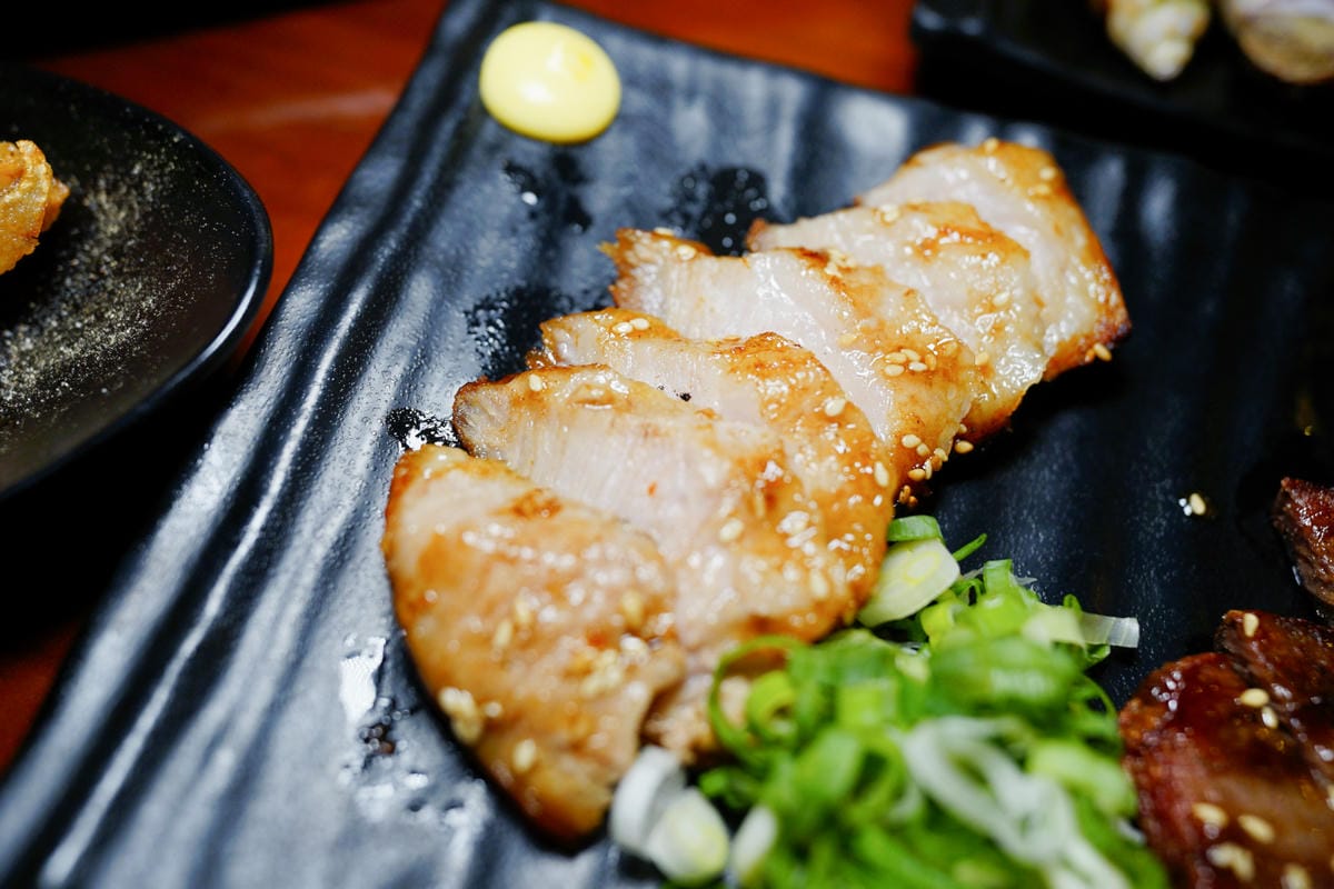 台北食記｜士林夜市美食推薦！起家莊雞老闆（士林店）當月壽星優惠消費滿$1800就送桶仔雞！