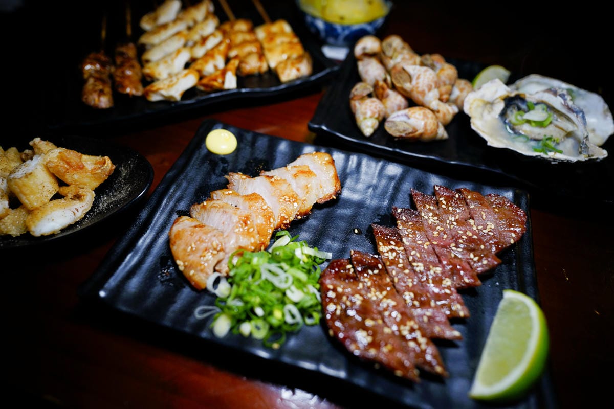 台北食記｜士林夜市美食推薦！起家莊雞老闆（士林店）當月壽星優惠消費滿$1800就送桶仔雞！