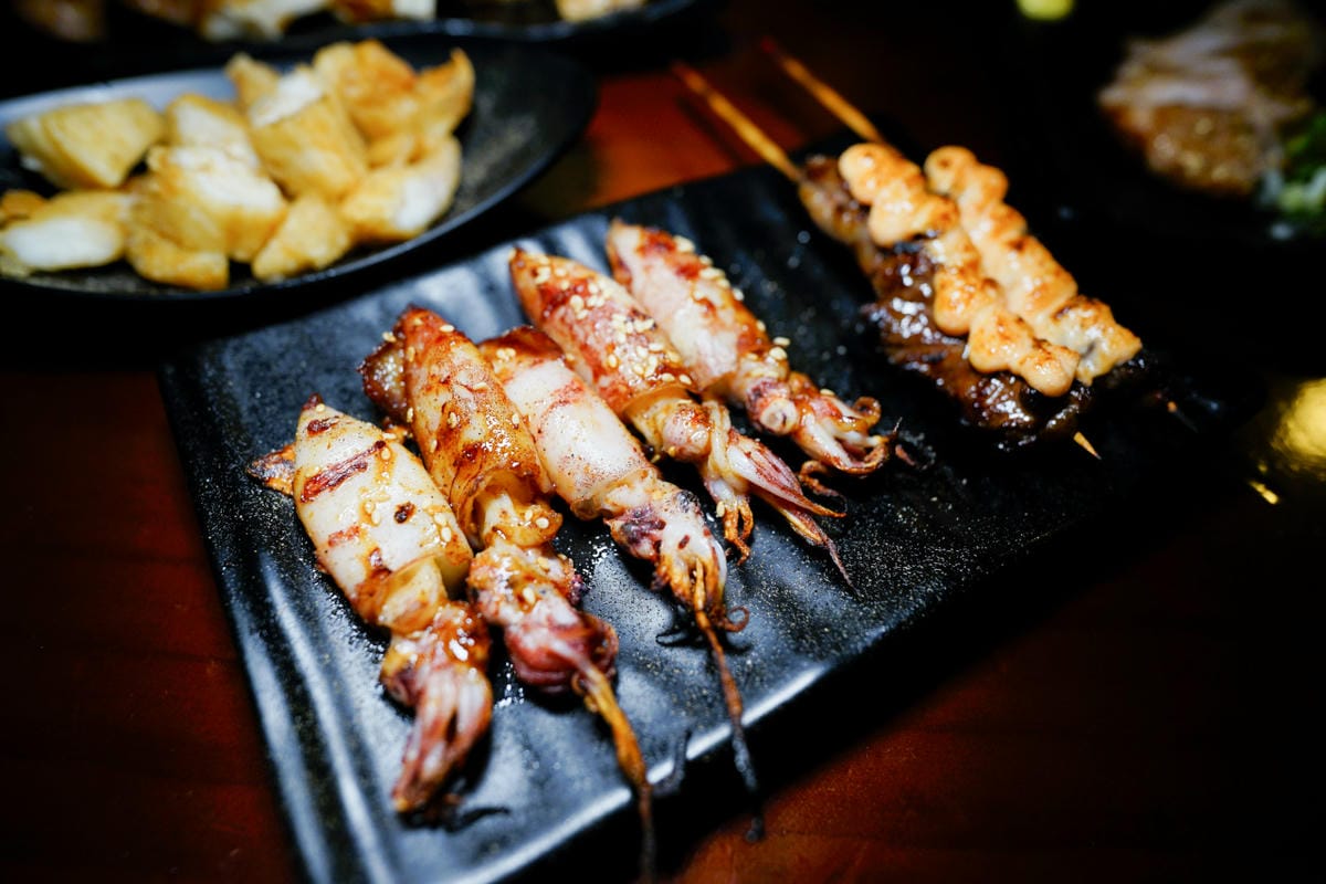 台北食記｜士林夜市美食推薦！起家莊雞老闆（士林店）當月壽星優惠消費滿$1800就送桶仔雞！
