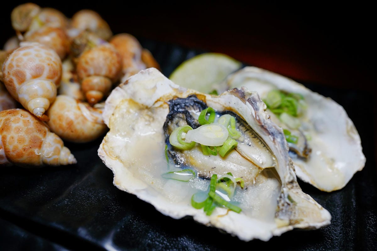台北食記｜士林夜市美食推薦！起家莊雞老闆（士林店）當月壽星優惠消費滿$1800就送桶仔雞！